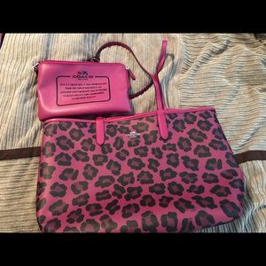 Coach - REVERSIBLE CITY TOTE AND TRAVEL POUCH
